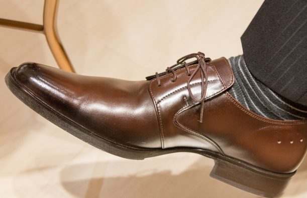 革靴で足の甲が痛い きつい 対策は 伸ばす方法はある つぶやきブログ